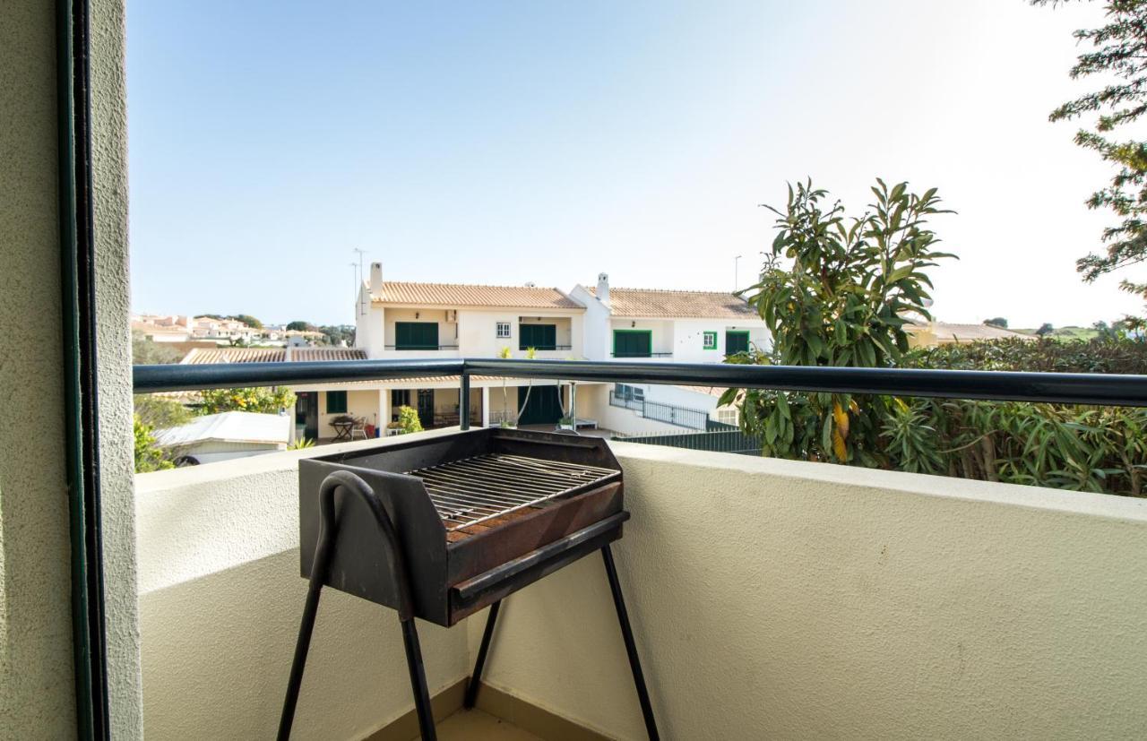 Family Apartment - Pool And Garden & Playground & Beach & Albufeira Ngoại thất bức ảnh
